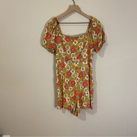 Lily Rose Short Sleeve Cross Back Romper - Picture 4 of 14